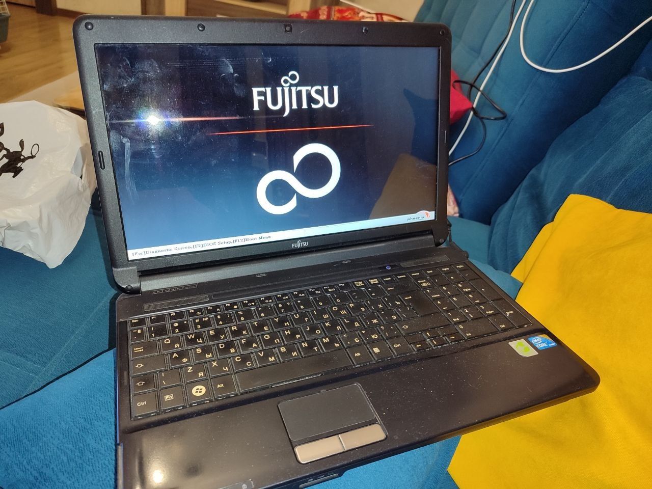 Ноутбук Fujitsu LIFEBOOK A530 - Core i3 8gb ОЗУ