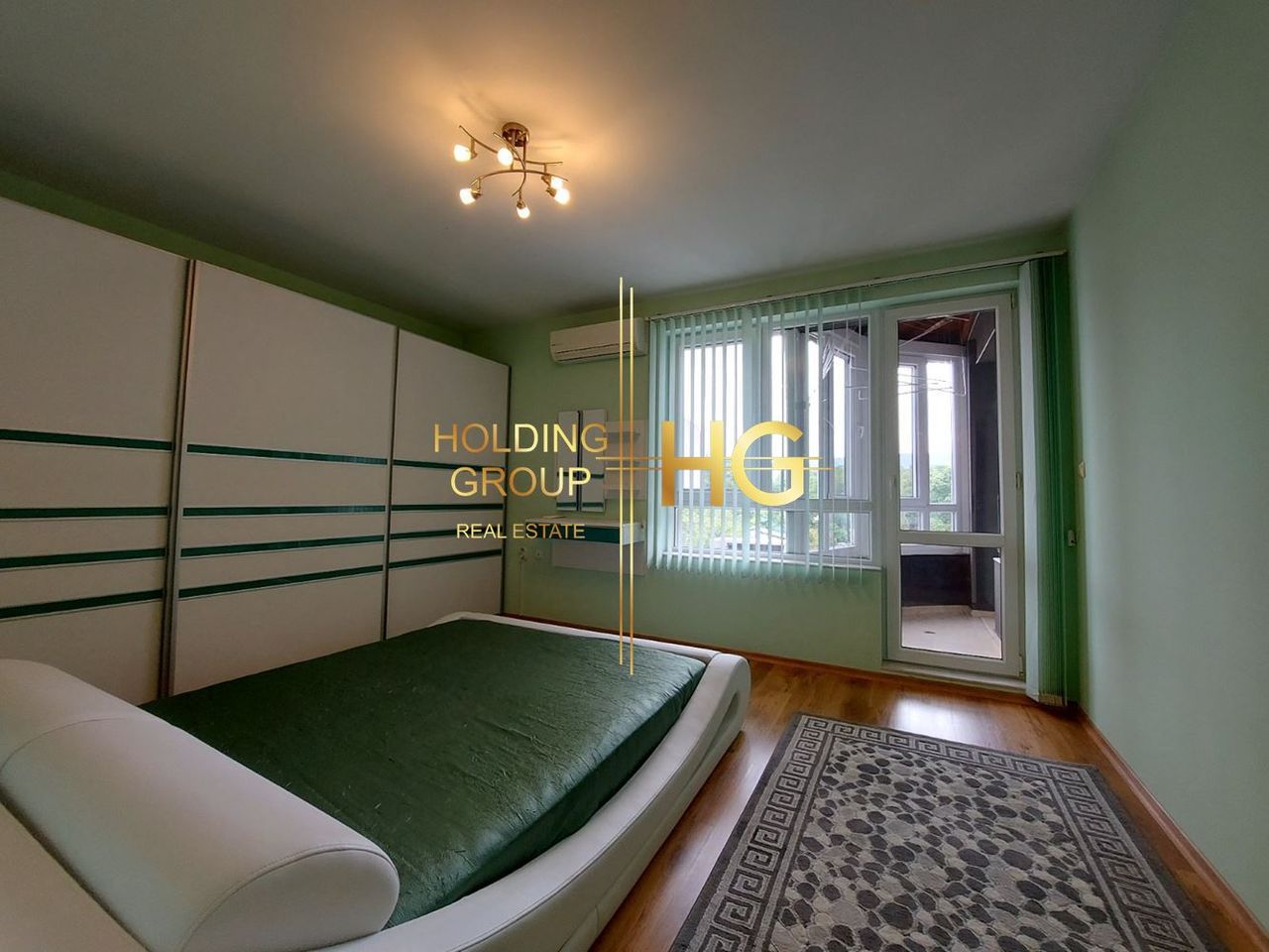 Продава се Тристаен апартамент в Варна, Левски - 100 кв.м за 2500 €/кв.м - Снимка #2
