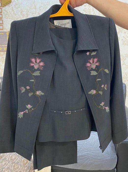 Продается костюм тройка женская б/у за 5000 тенге