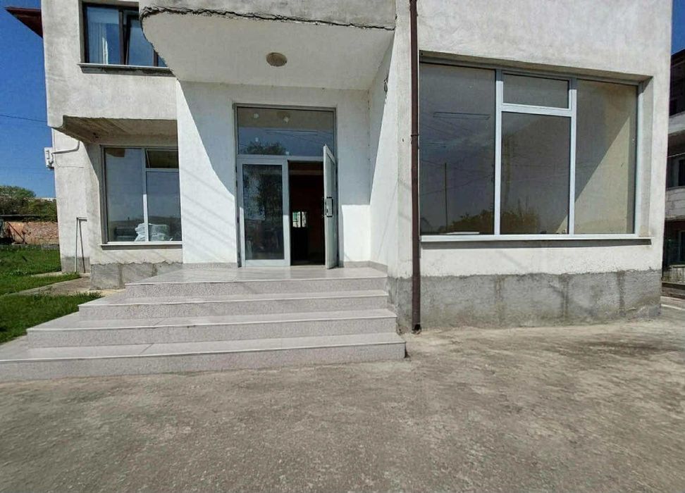 Продавам търговско помещение в с.Айрово