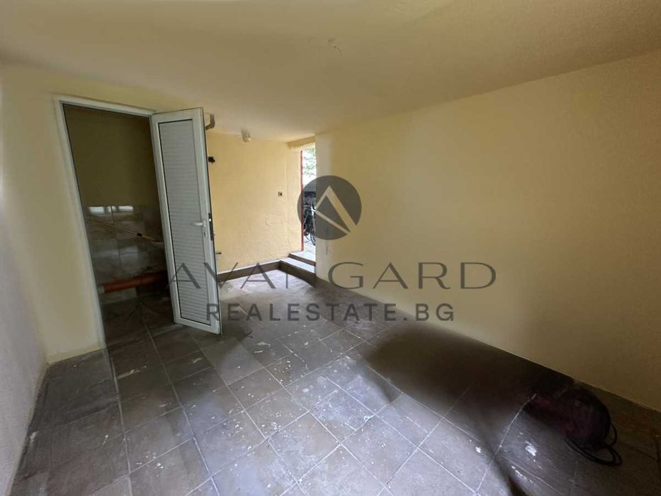 Продава се Офис в Пловдив, Център - 15 кв.м за 2800 €/кв.м - Снимка #1