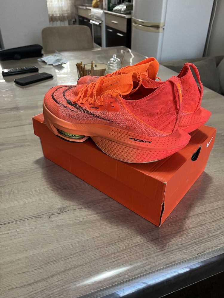 Продавам обувки за бягане nike zoomx