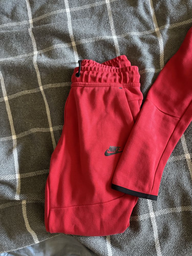 Nike Tech Fleece Червен МНОГО РЯДЪК