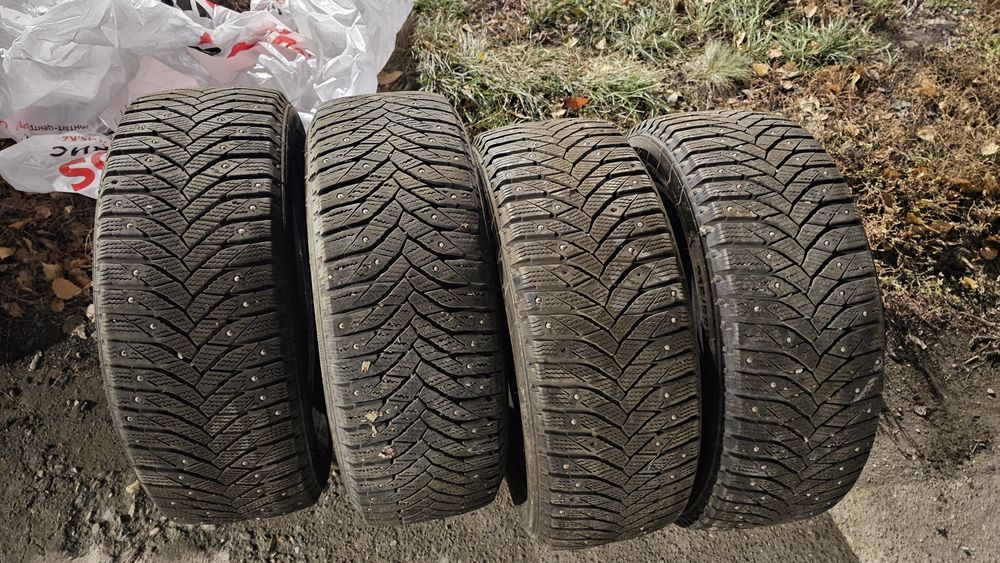Зимние шины 215/55/17