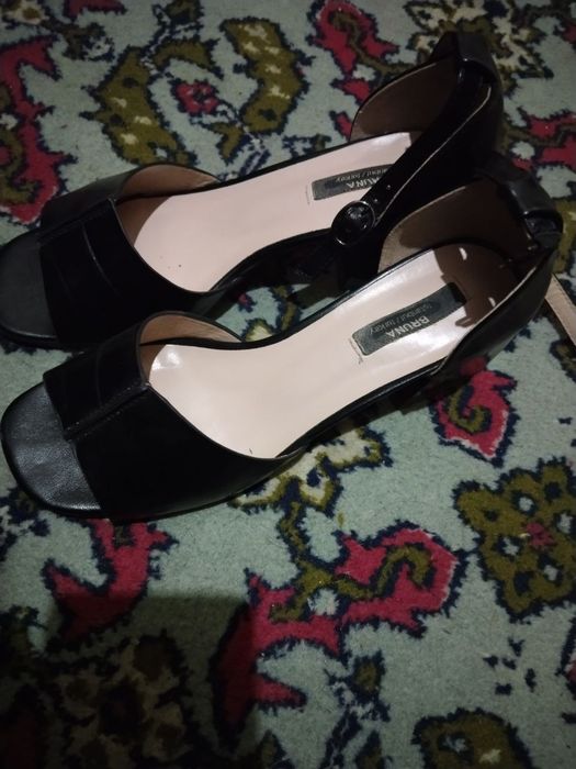 Кроссовки и босоножки женские