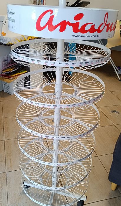 Стелаж кръгъл въртящ