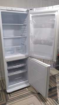 Продам холодильник. В пользование 2 года.