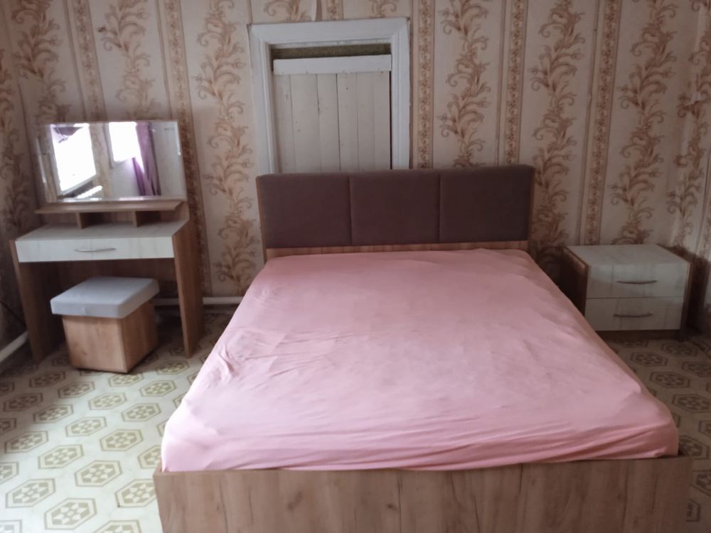 Кровать с матрасом