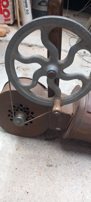 Parlitor arzător tradițional cu jar  lemne pentru porc