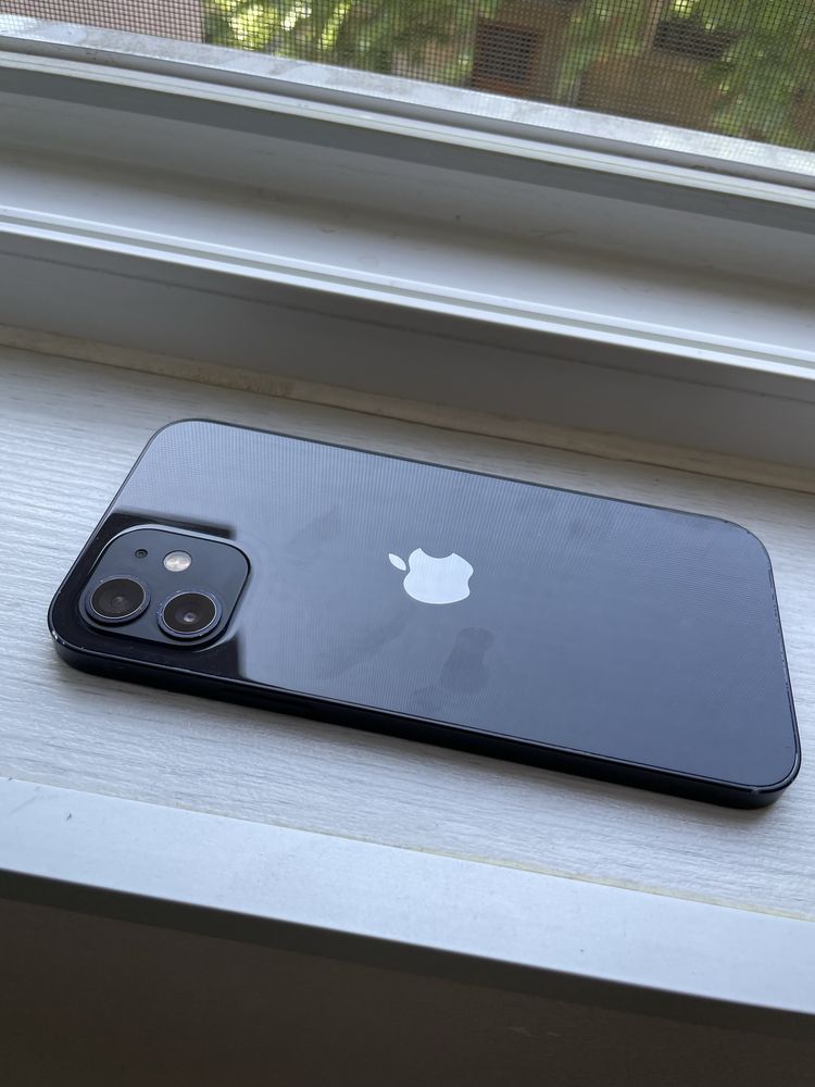 Iphone 12 в Перфектно състояние