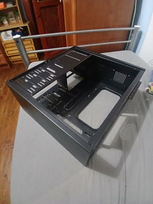 Carcasa pc  in stare bună