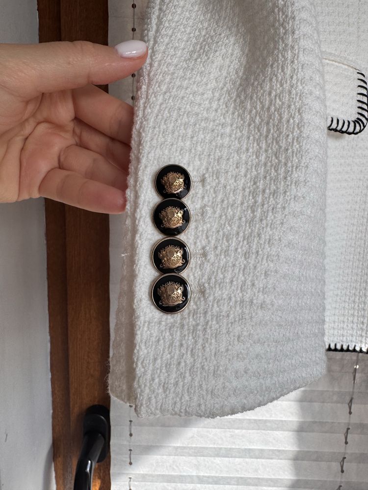 Теустурирано сако ZARA
