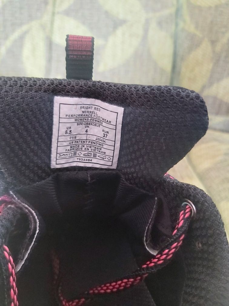 Туристически дамски обувки Merrell GTX