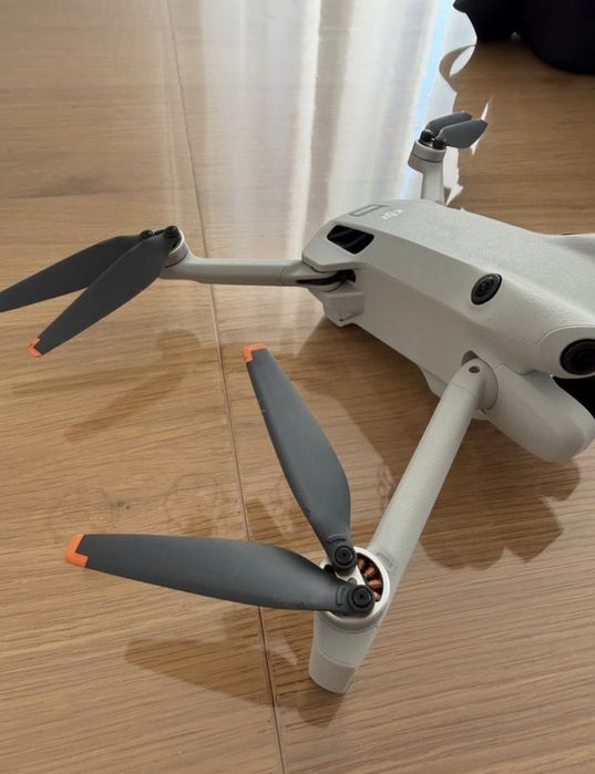 Dronă DJI Mini 4 Pro  Fly More Bundle Garantie