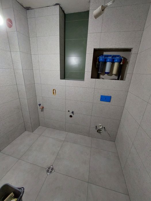 Поставяне на плочки