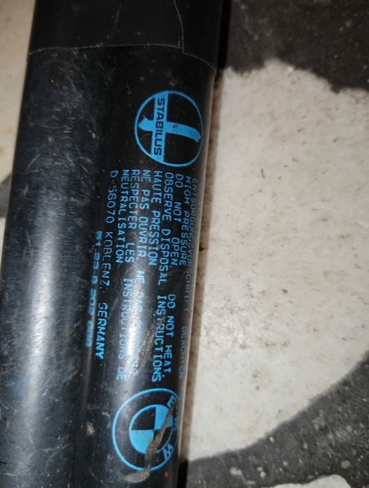Vând telescoape de portbagaj BMW seria 3 e 46