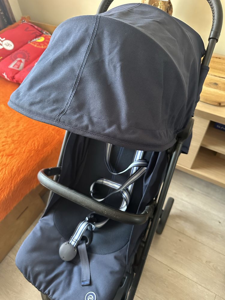 Продавам лятна количка cybex beezy dark blue