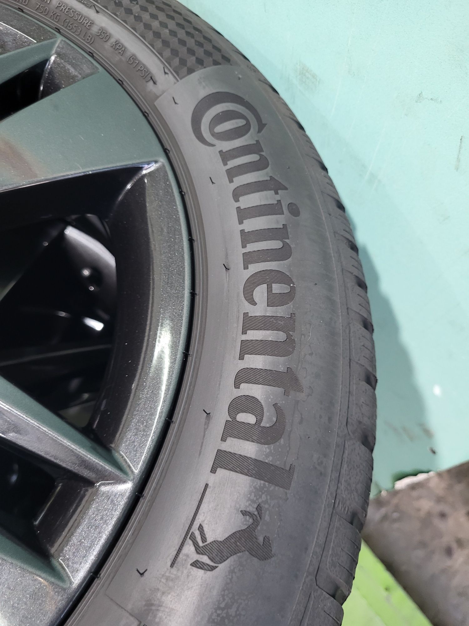 4 бр зимни 215/55/17 Continental