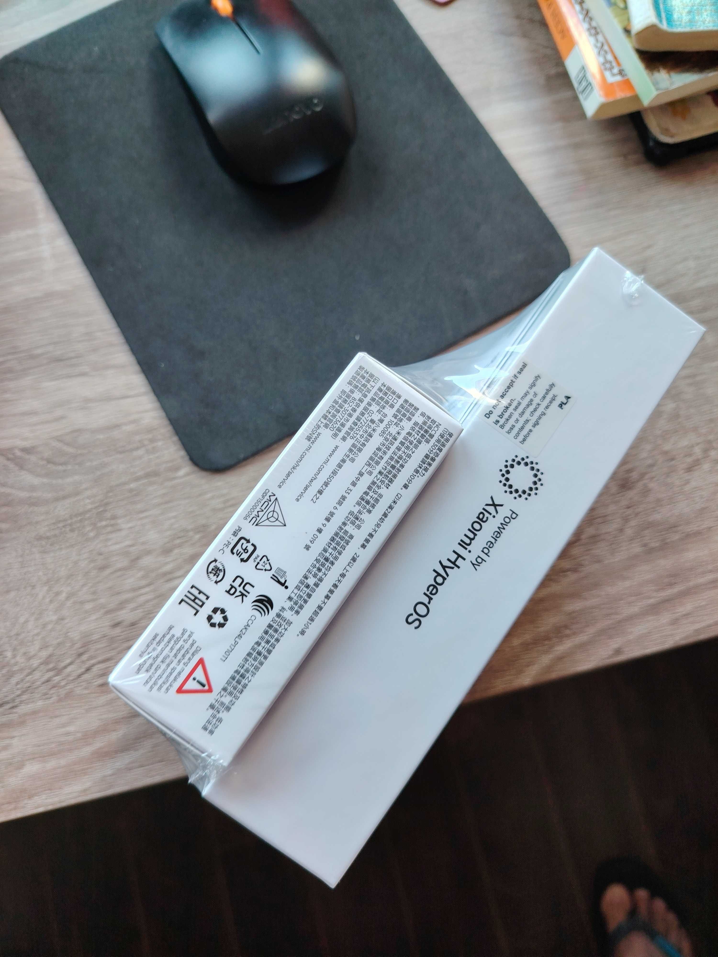 Продавам телефон Redmi 14Pro+ 5G с смарт гривна към него