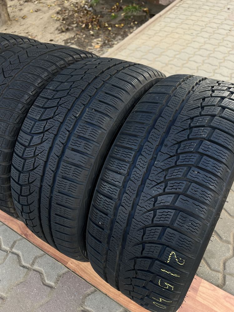 Pirelli/Nokian 215.40.17/ 205 60 16