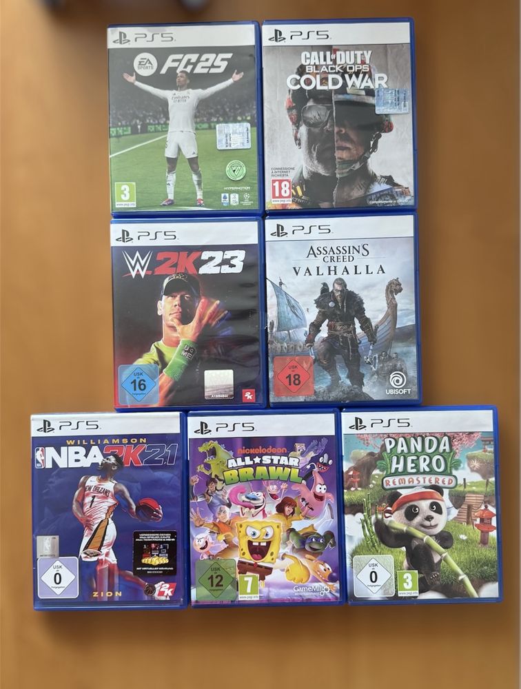 Продавам PS5 с 2 контролера + 7 игри