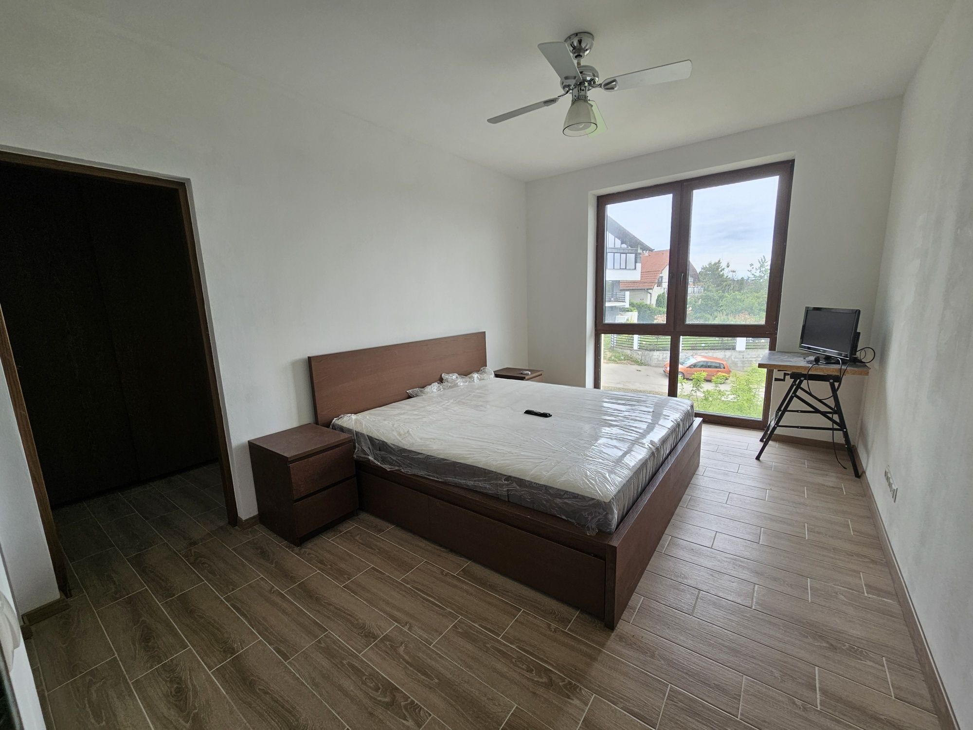 Proprietar vand casa D + P