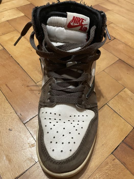 Jordan 1 Travis Scott