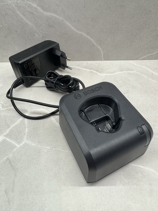 Продавам зарядно BOSCH GAL 12V-20