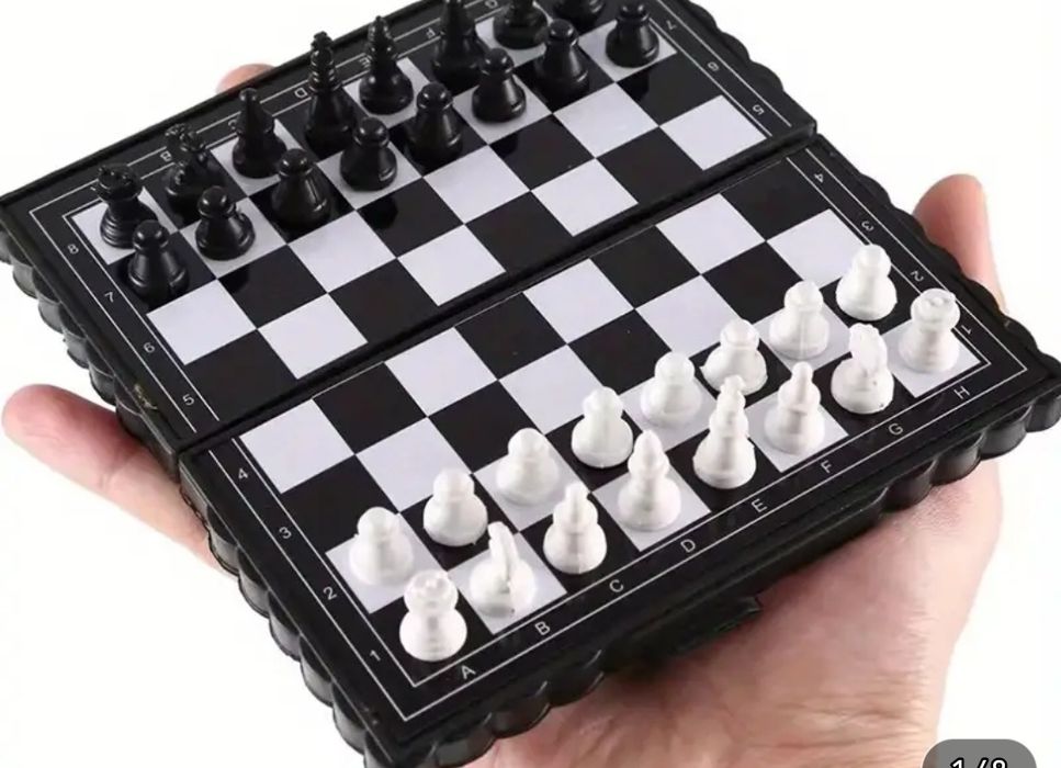 Портативные шахматы магнитные удобные в дороге
