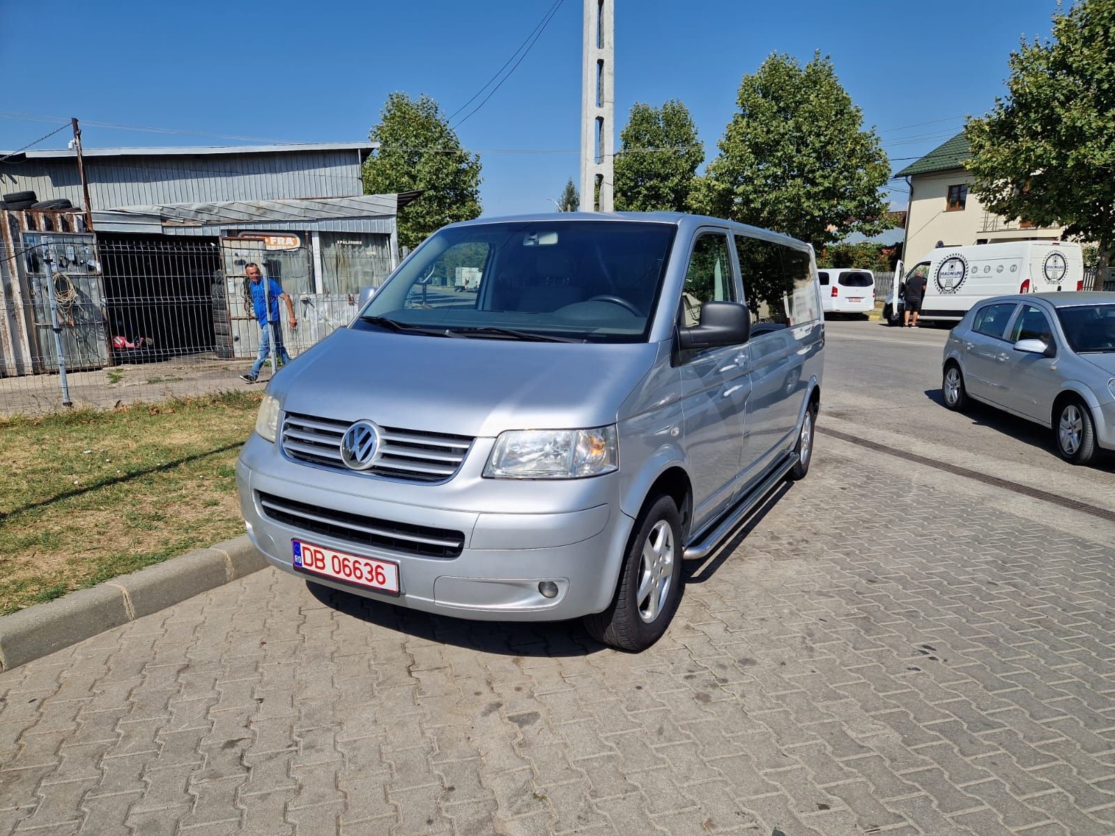 Volkswagen T5 Mixt 6 locuri in acte 
Mixt 6 locuri 
An fabricație 2005