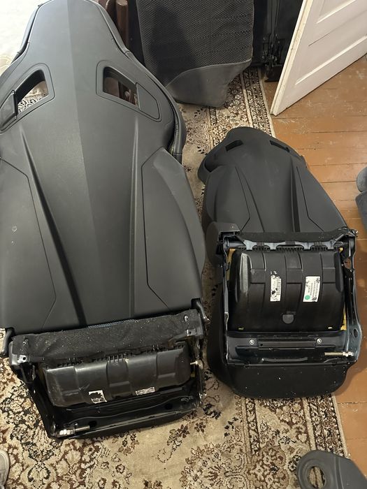 Рекаро седалки.