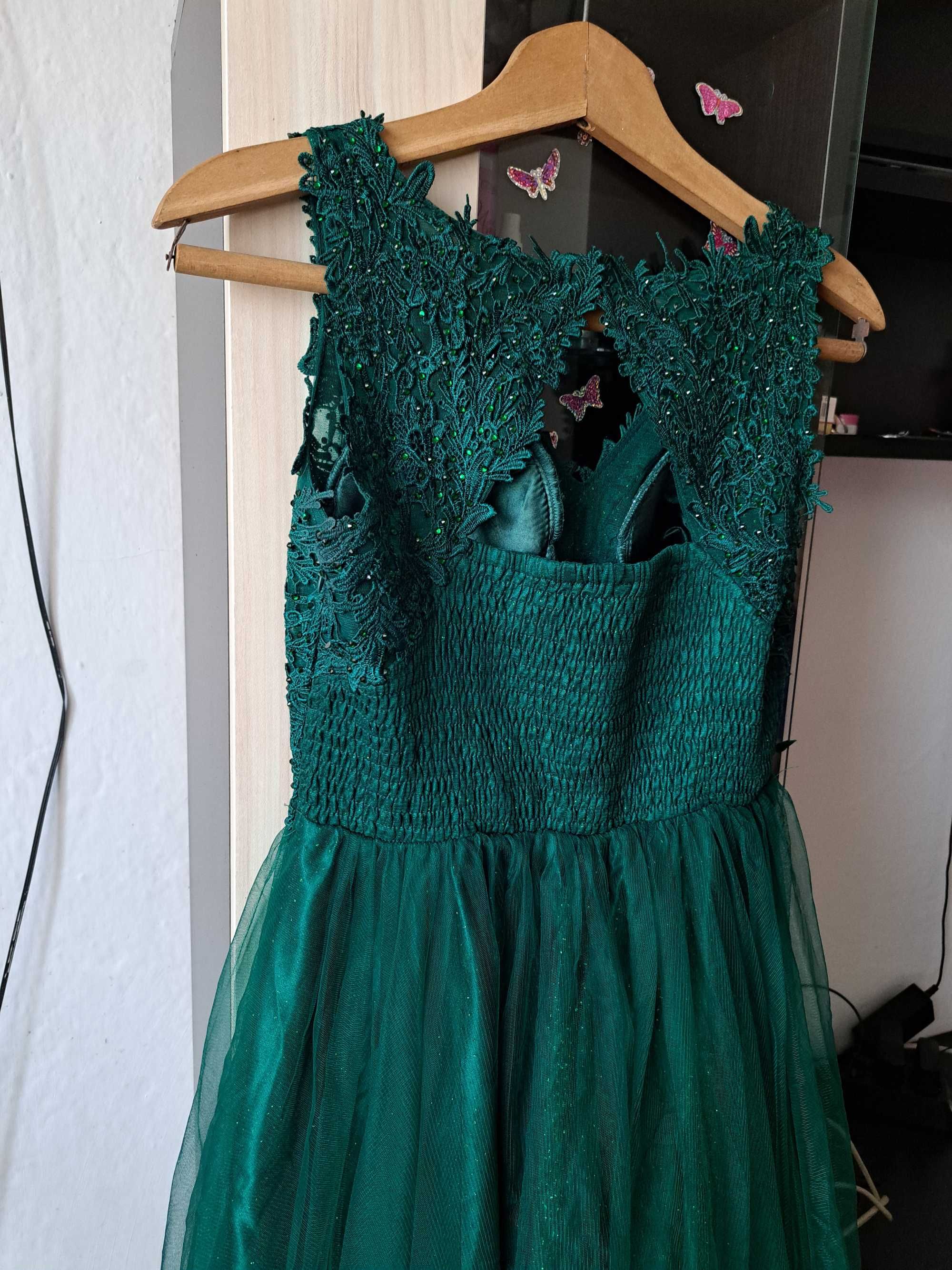 Зелена бална рокля