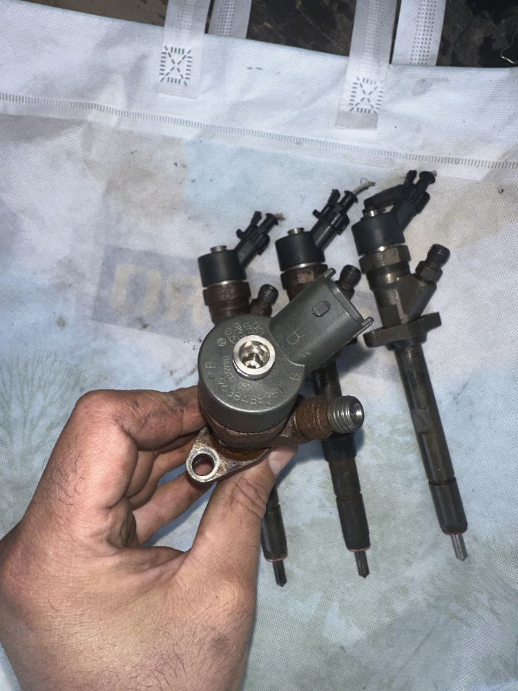 Injectoare vitara c8 cod 0445110057 / 9638488980
