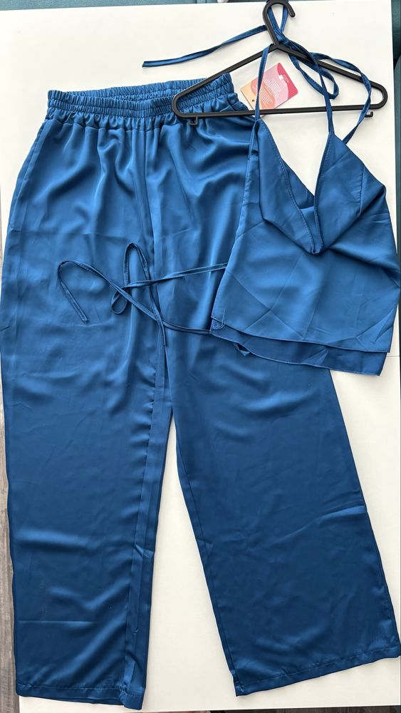 Комплект сатен LBD , къси гащи риза, потник гол гръб, пола панталон