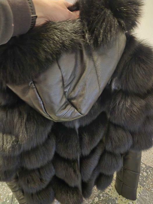 Vand haina din blană naturala de vulpe cu insertii din piele naturală