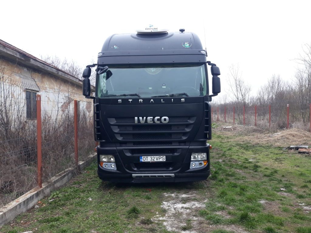 Vând camion tractor cu semiremorca  remorca iveco remorca 2004 stralin