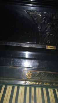 Пианино старинное черного цвета австрийское