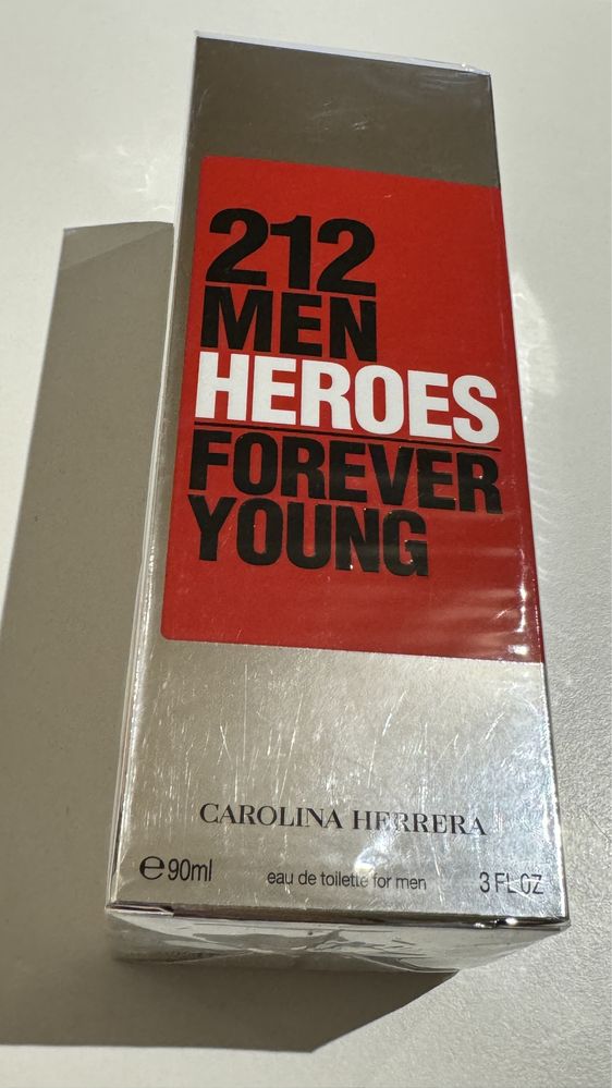 Оригинален мъжки парфюм на Carolina Herrera 212 HEROES