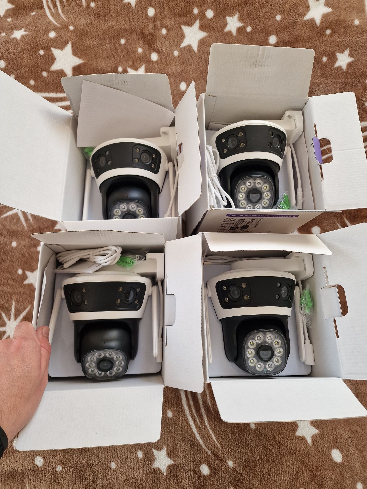 Vand camera cu trei lentile de supraveghere 360°.
