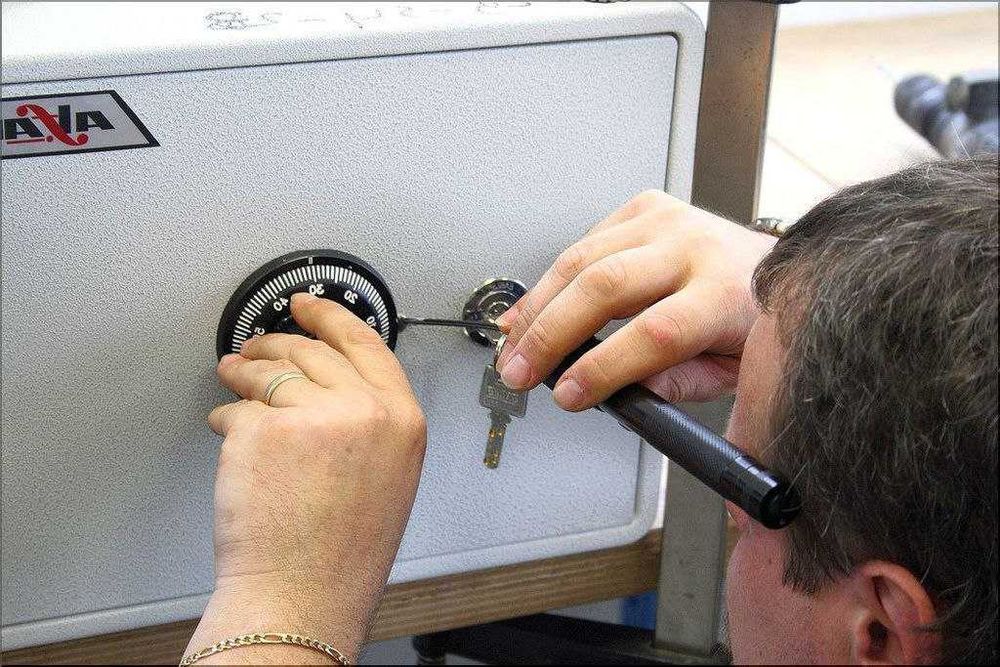 Вскрытие замков \ Открыть машину \ Вскрыть сейф \ Есик ашу