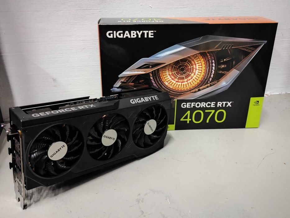 placa video RTX 4070 memorie 12gb placa este noua