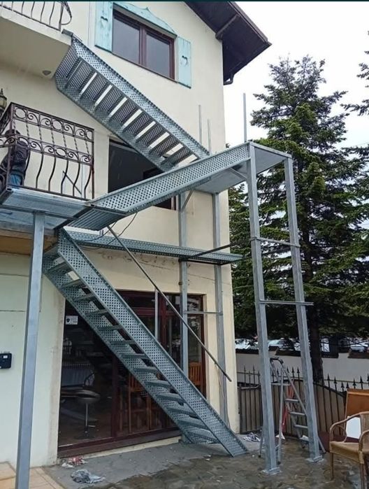 Facem scări zincate la comanda