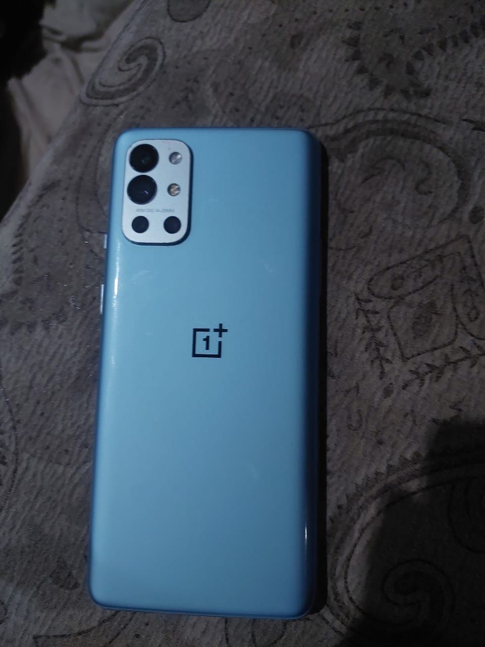 Oneplus 9R продам