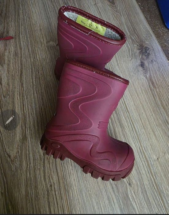 Incaltaminte + haine
Cizmele roz îmblănite 25 cm-20 ron
Cizmel