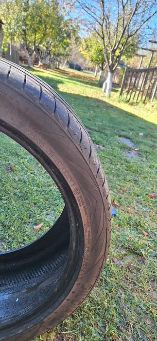 Vând anvelope 235x35x20 Runflat