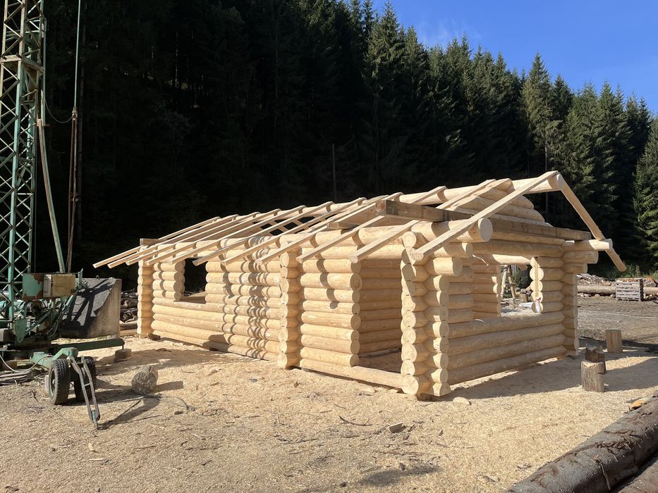 Cabane din lemn rotund