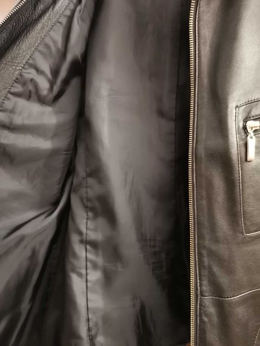 Продавам дамско късо кожено яке