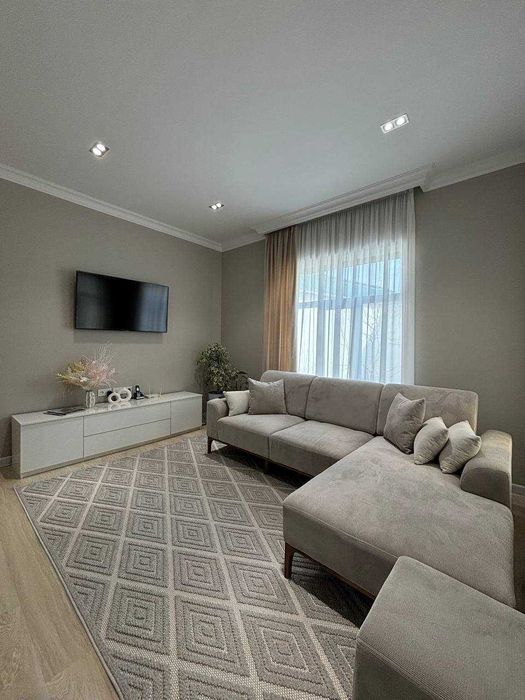 ПРОДАЕТСЯ ДОМ на Карасу 6 Соток: 3 Общая площадь: 170кв.м