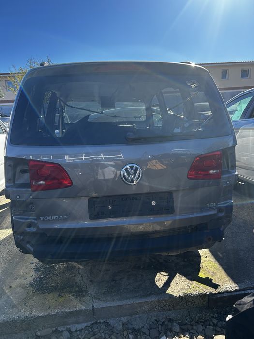 Haion cu lunetă Volkswagen Touran 2012