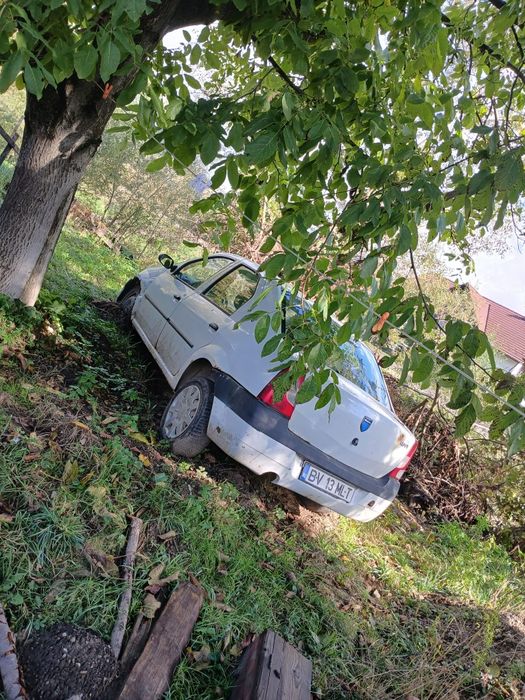 Vând Dacia Logan